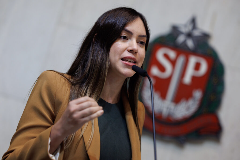 Fabiana Bolsonaro propõe novas regras para serviços funerários em SP.
